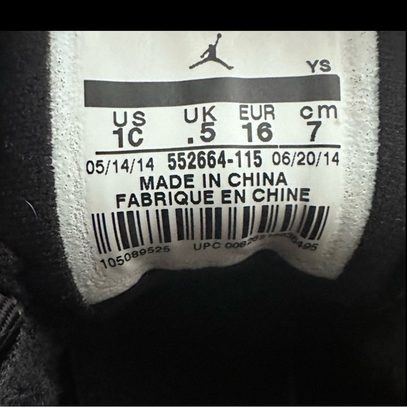 2 pair of Jordans PRICE FIRM - Picture 7 of 8